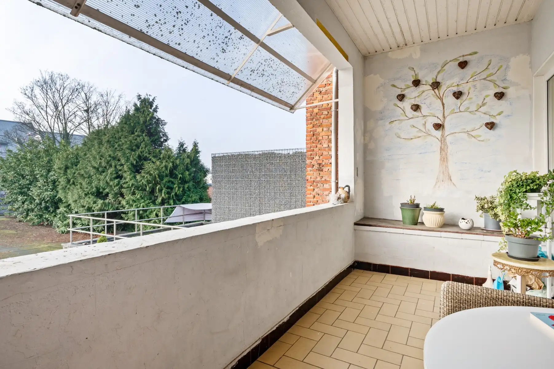 Opbrengsteigendom met garages en appartement foto 5