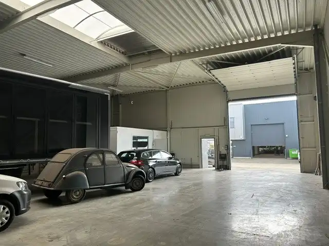 Multifunctionele bedrijfsunit met parking foto 4