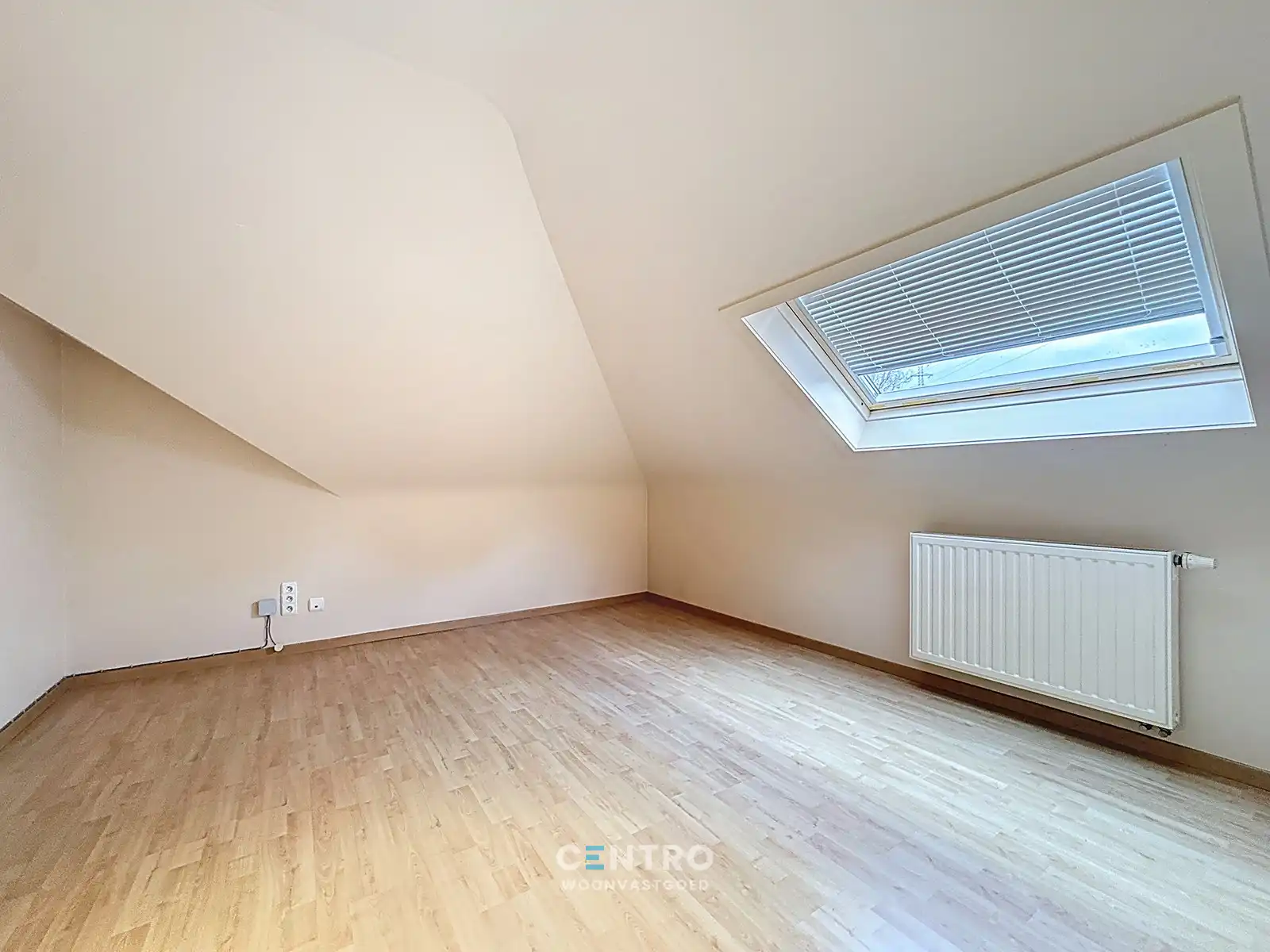 Ruime woning met 5 slpks, 2 badks én dubbele garage! foto 20