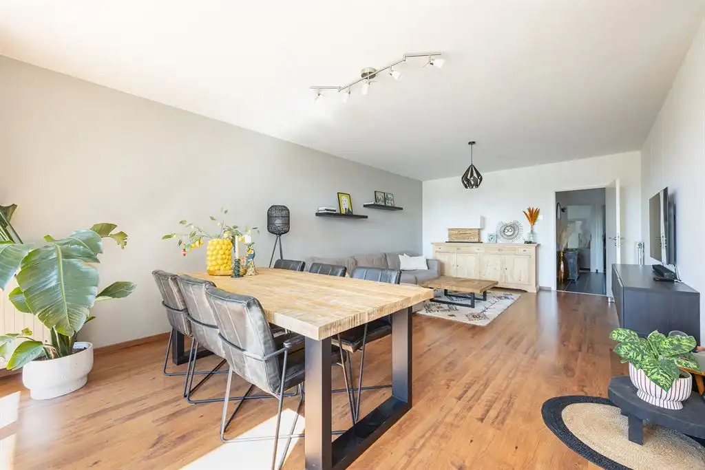 Lichtrijk appartement met 2 slaapkamers, ruim terras en P foto 8