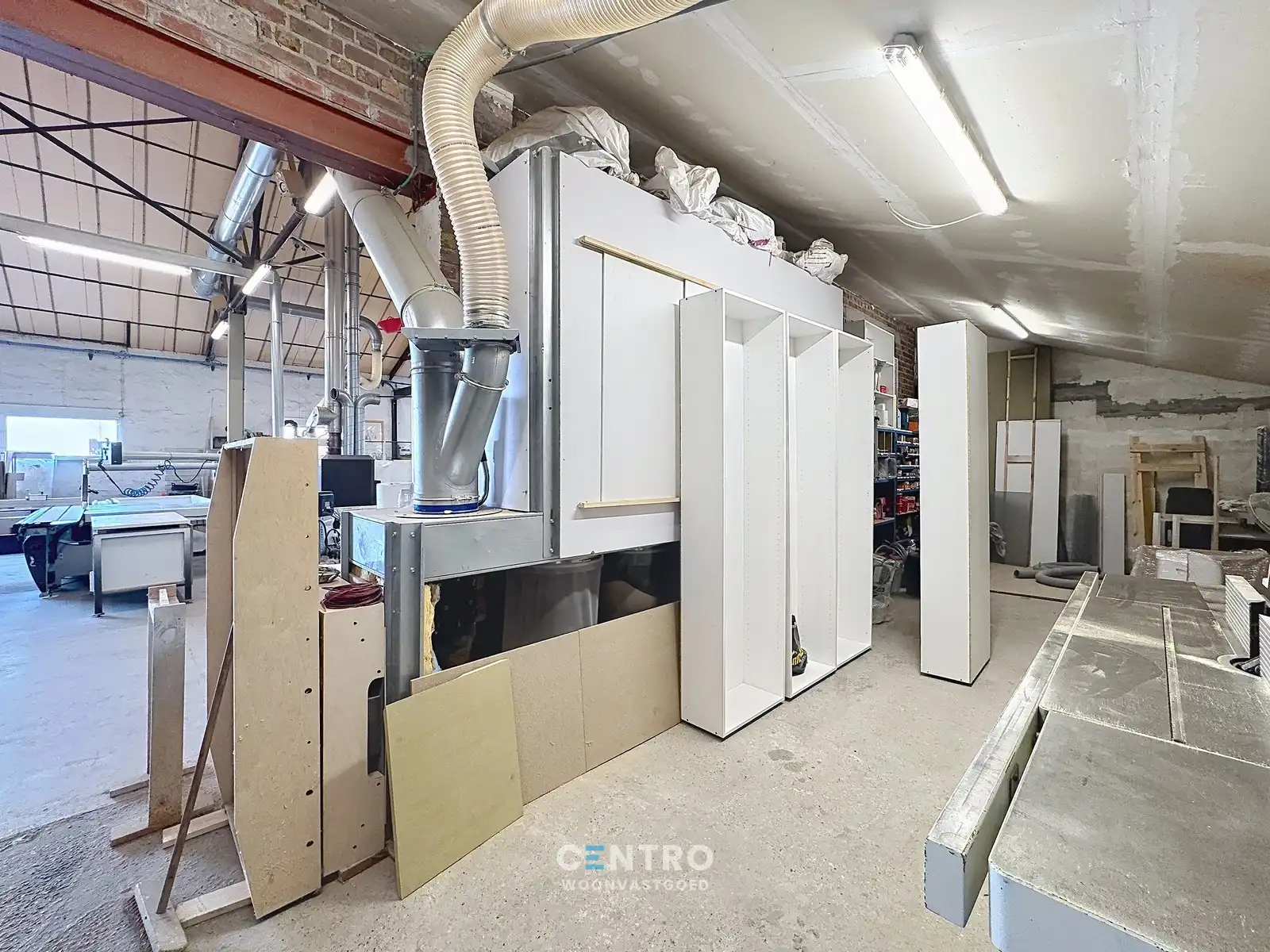 Magazijn met woonst op interessante ligging te Gistel! foto 11