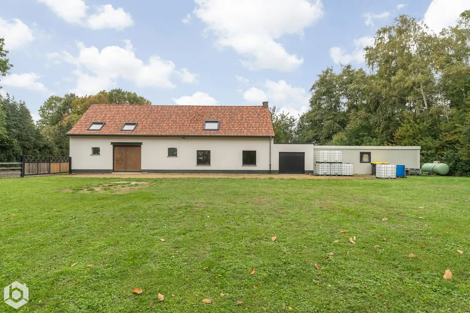Prachtige gerenoveerde ruime woning in een groen kader foto 2