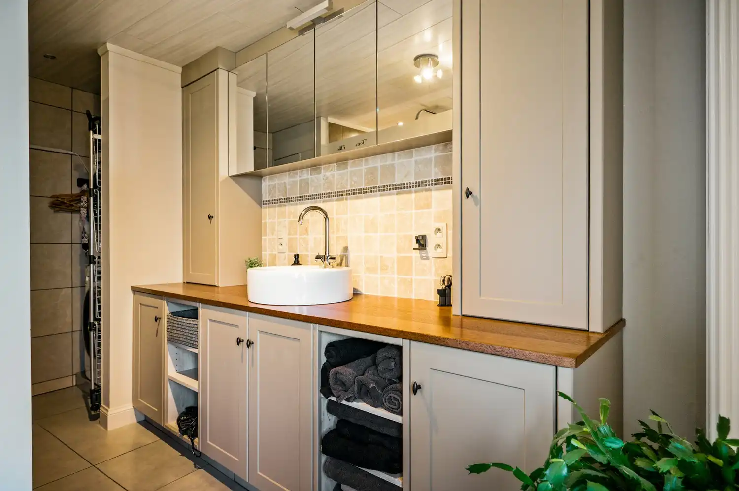 Woning met 2 slpkrs en bijgebouw met veel potentieel foto 22
