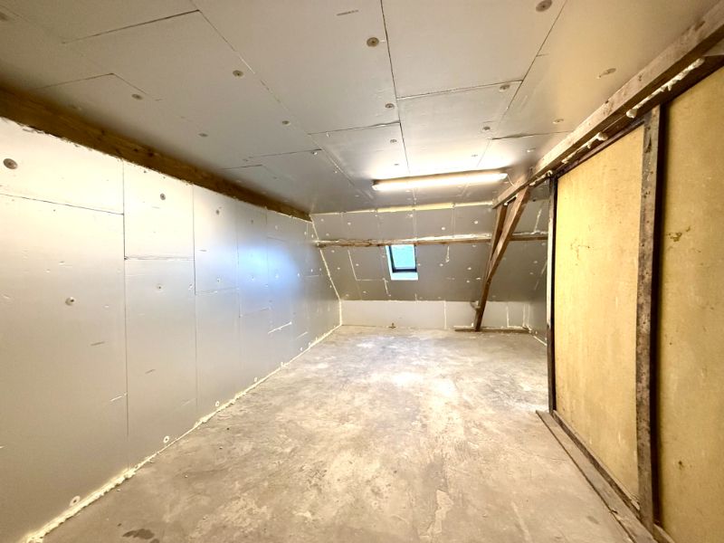 Ruime woning met 3 slaapkamers en dubbele garage foto 23