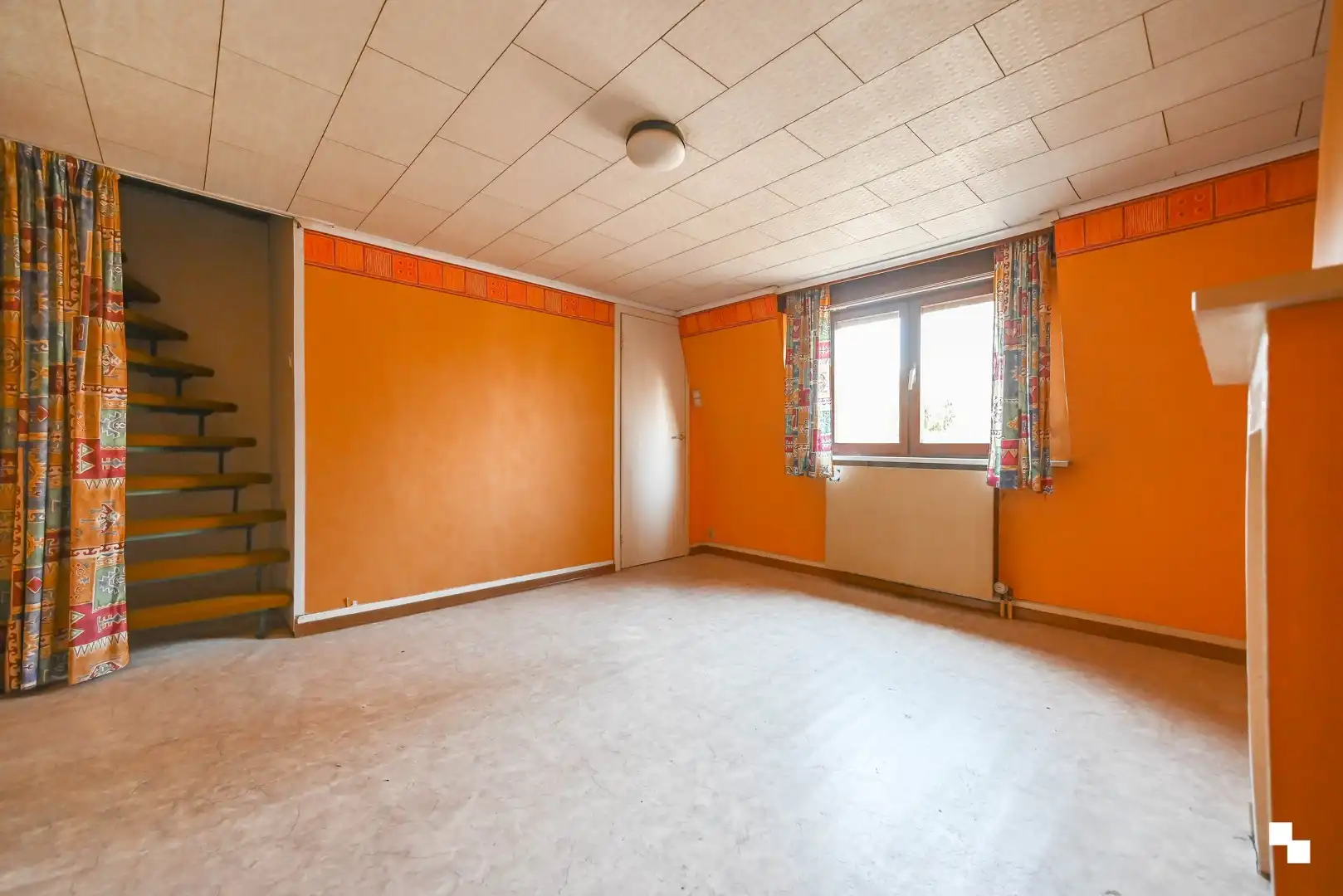 Totaal te renoveren woning met riante garage te Bosmolens foto 18