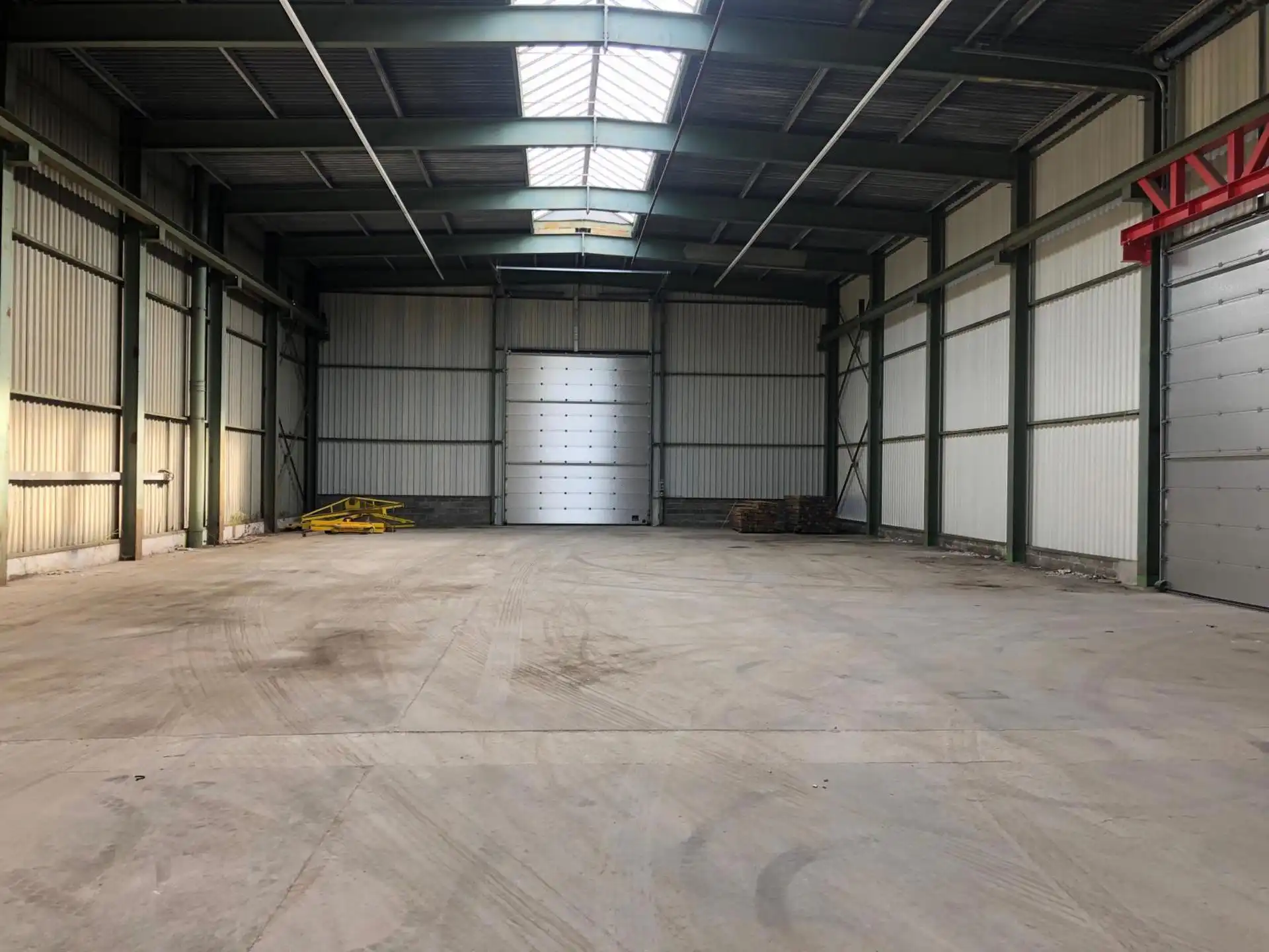TE HUUR - Centraal gelegen opslagplaats van ca. 5.000 m² met groot buitenterrein foto 2
