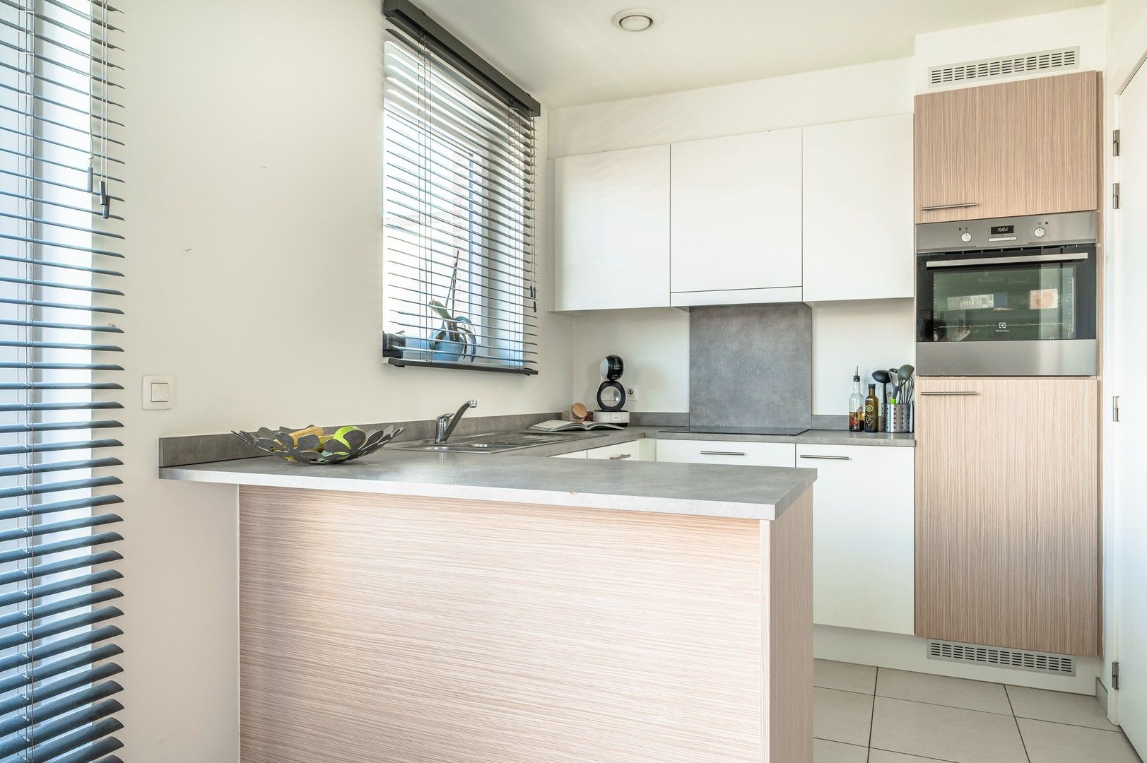 Prachtig appartement te koop met carport foto 7
