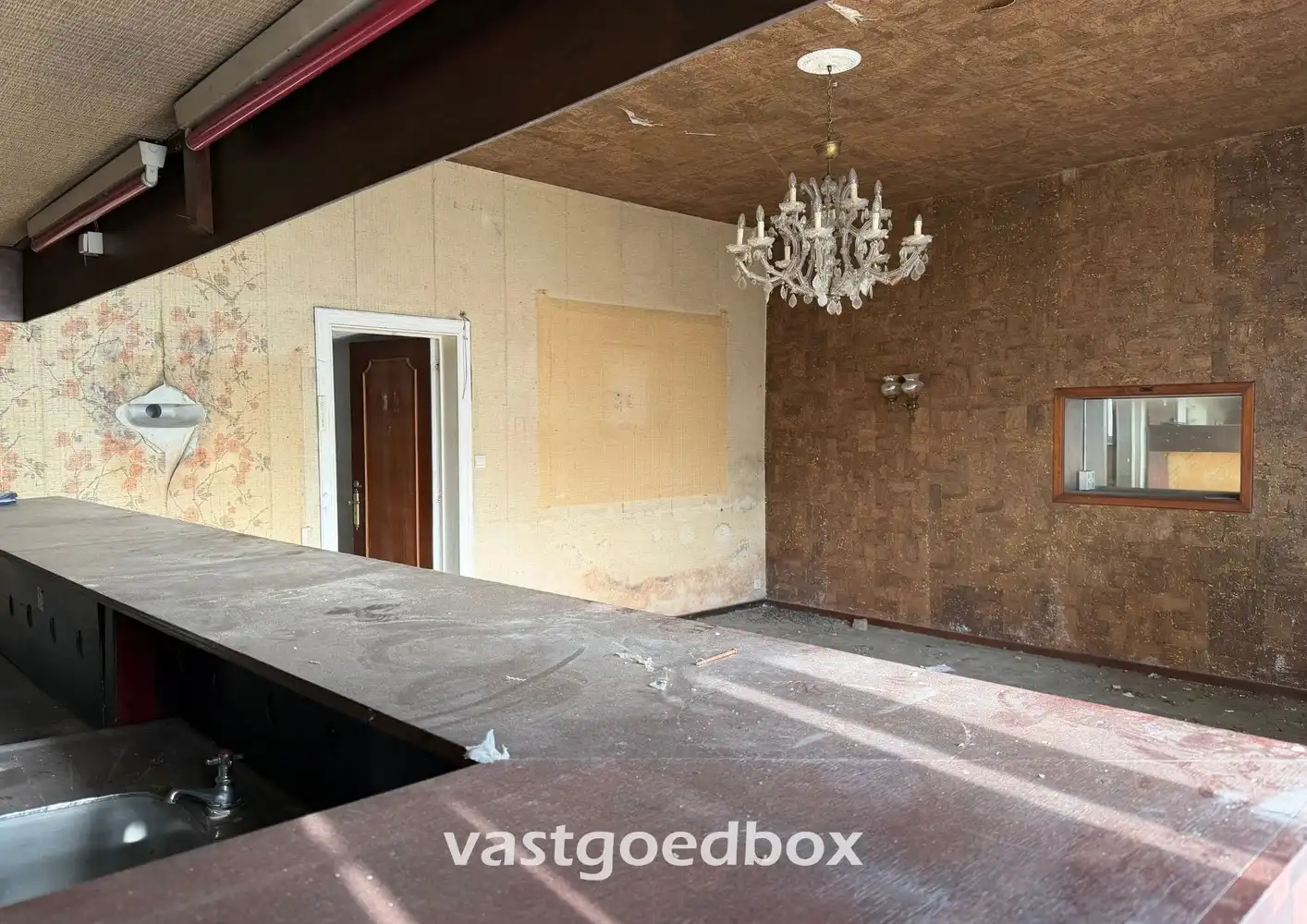 Voormalig handelshuis met veel potentieel, te Ingelmunster foto 11