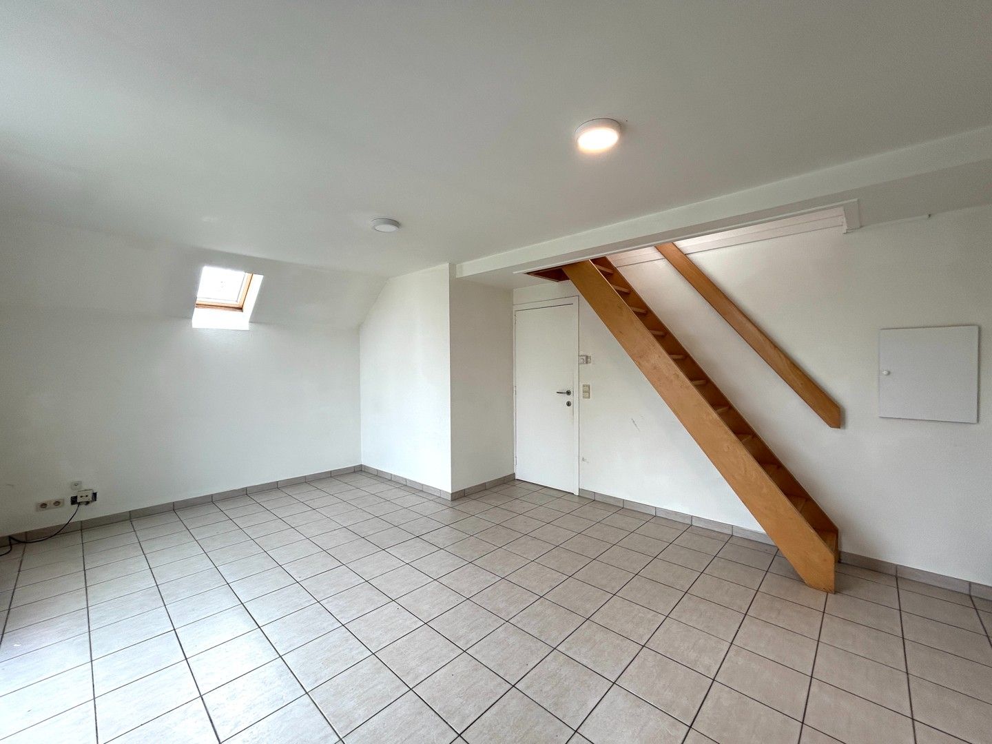 Instapklaar duplex-appartement met twee slaapkamers te Ardooie! foto {{pictureIndex}}