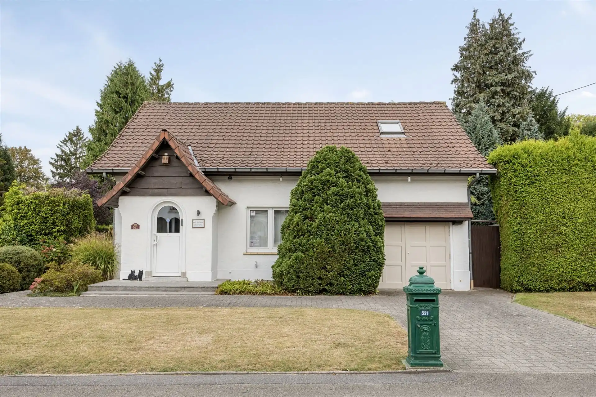 Hoofdfoto van de publicatie: Eigendom, ideaal voor vrij beroep, gelegen op drukste steenweg van Overijse, AAA-locatie