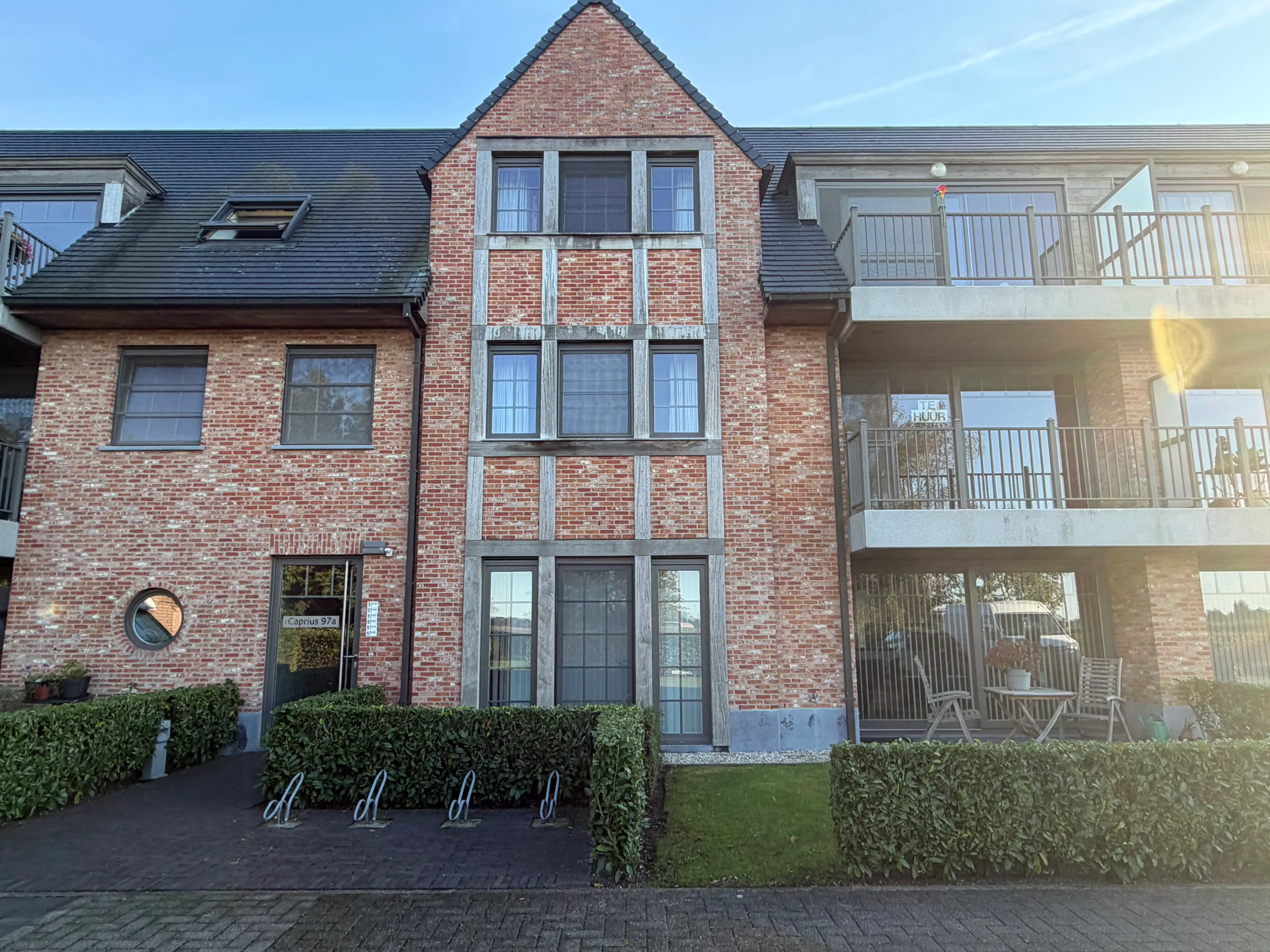 Instapklaar appartement met twee slaapkamers en garage foto {{pictureIndex}}