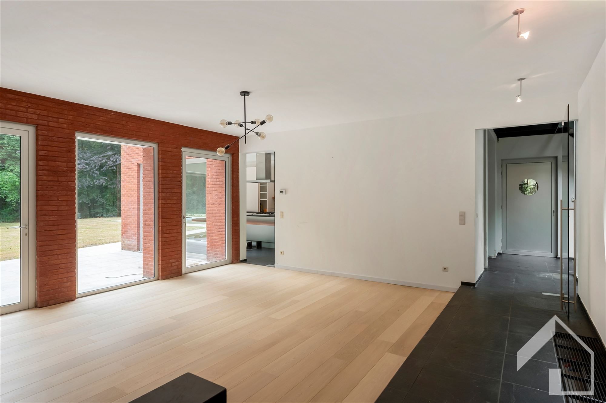 Villa met zwembad in het groen foto 9