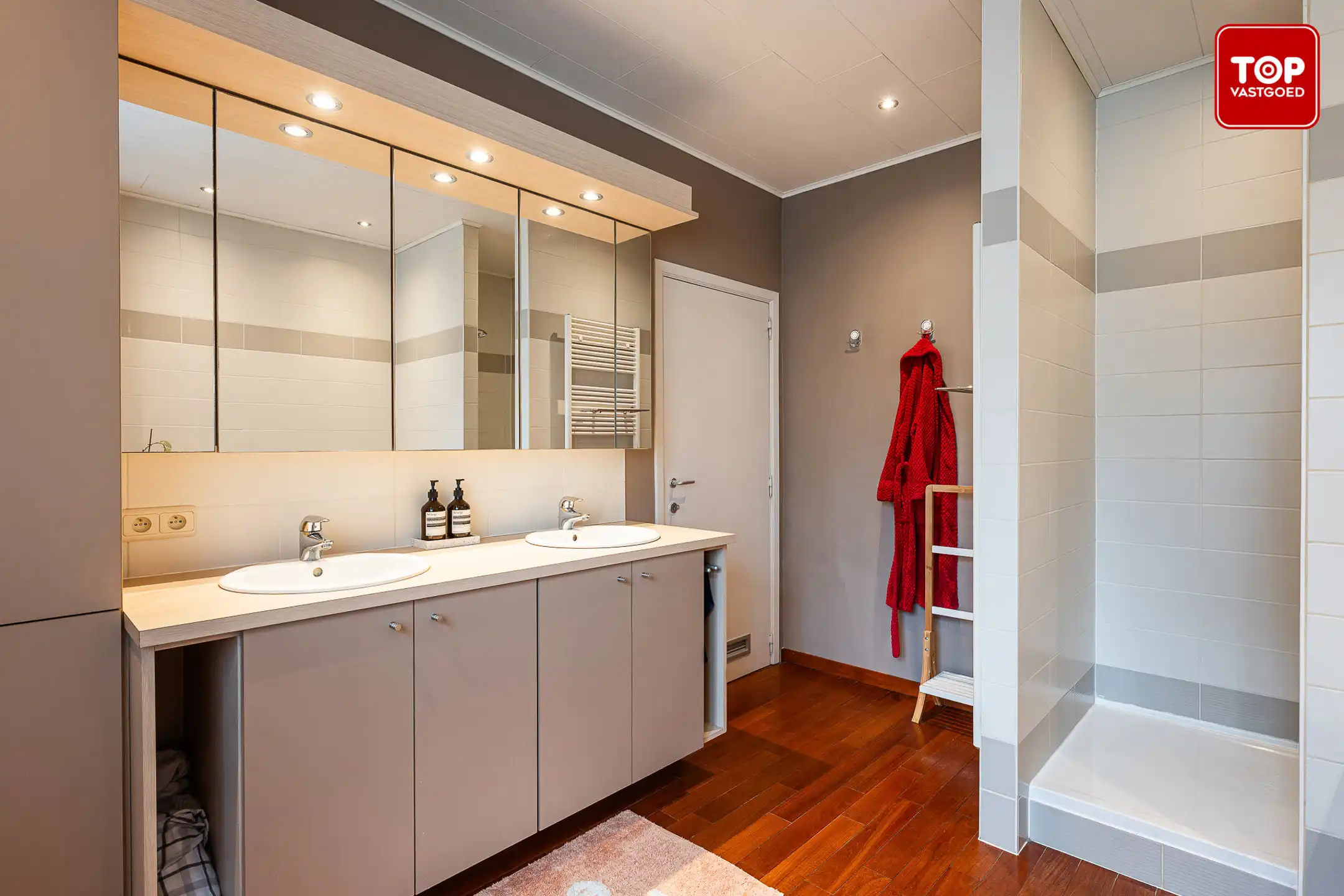 Gezellige instapklare woning met leuke stadskoer.  foto 17