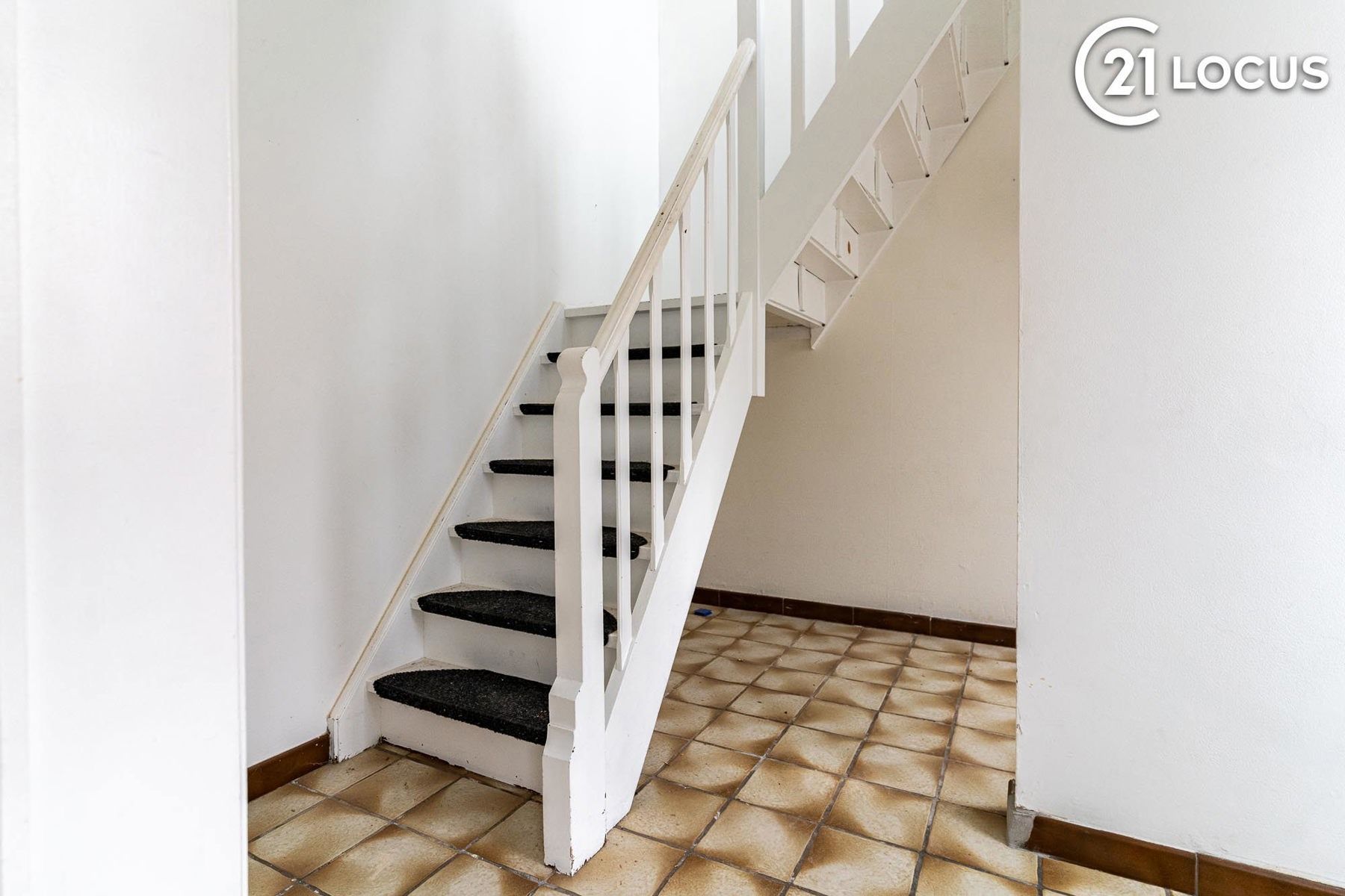 Betaalbare, instapklare woning. Op te frissen naar smaak foto 2