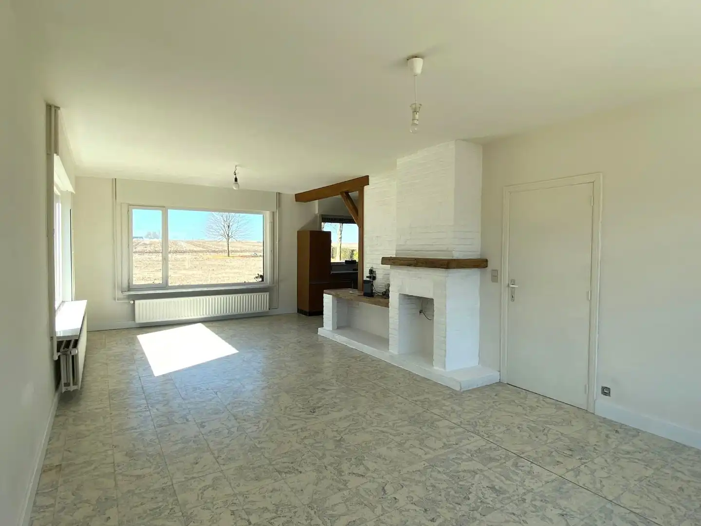 LANDELIJK GELEGEN ALLEENSTAANDE CONCIERGE WONING MET 3 SLPKS | GROTE TUIN foto 2