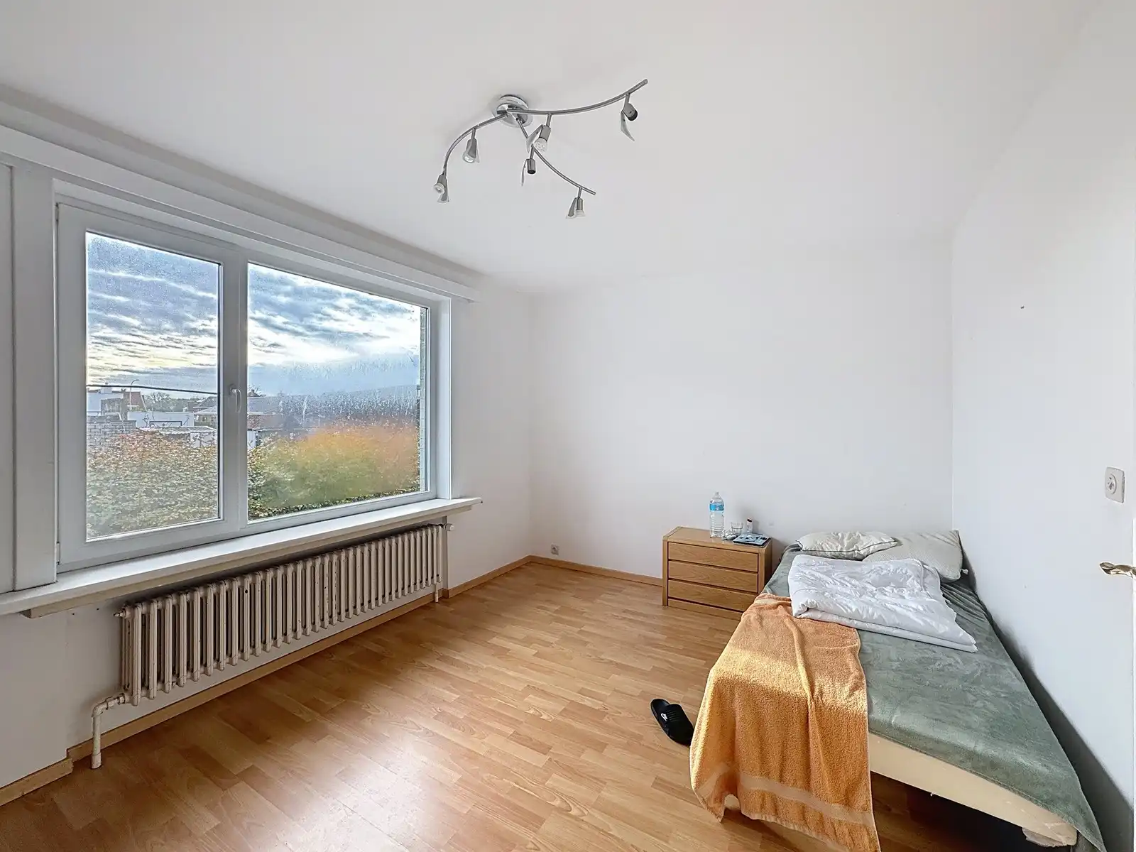 BEDRIJFSGEBOUW te koop in Zedelgem, bestaande uit MAGAZIJN (265m²) en WONING (3/4 slpkms, garage en tuin). Inclusief ZONNEPANELEN en BATTERIJ! foto 11