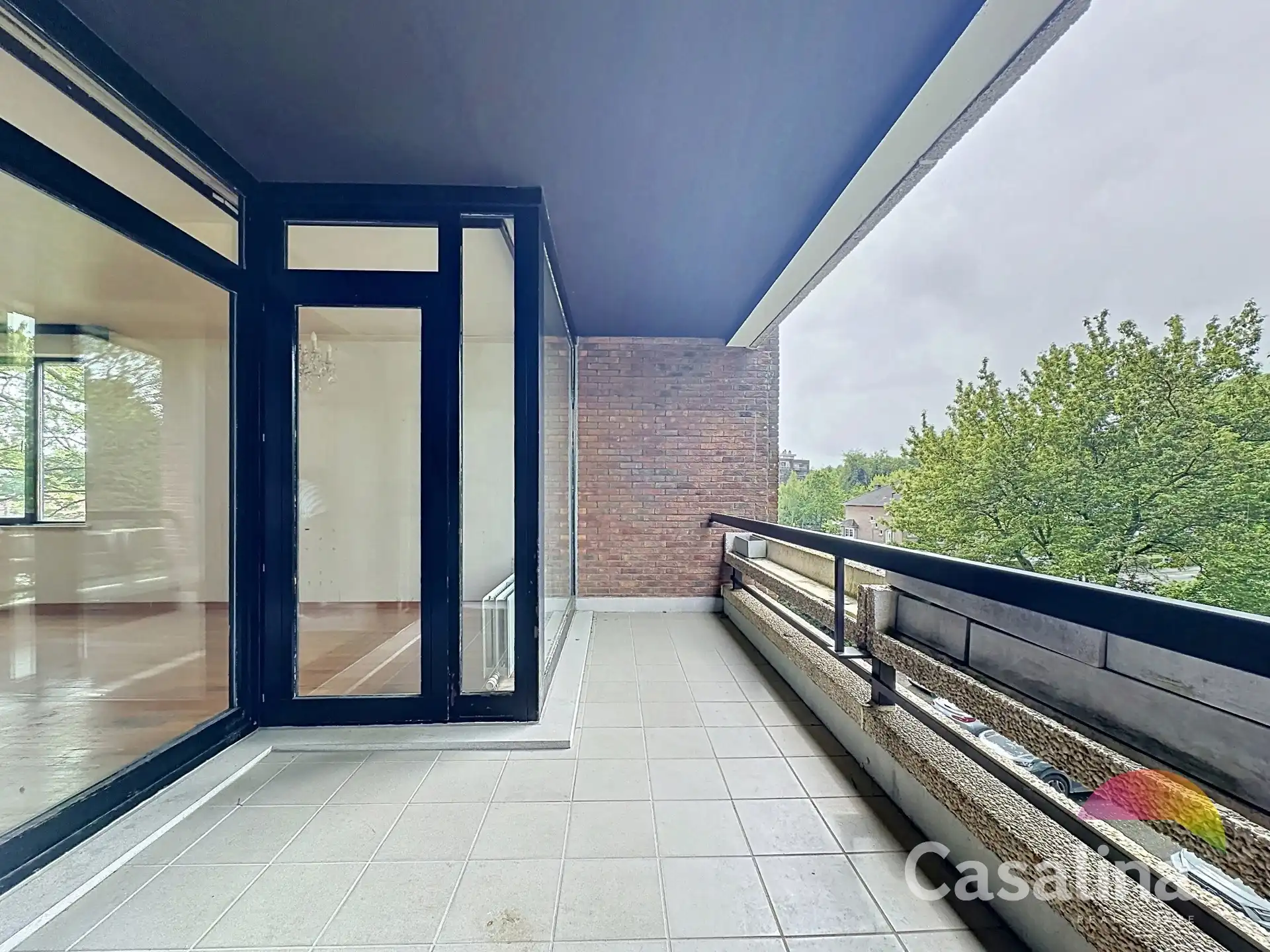 Appartement van 88m² met terras TE RENOVEREN foto {{pictureIndex}}