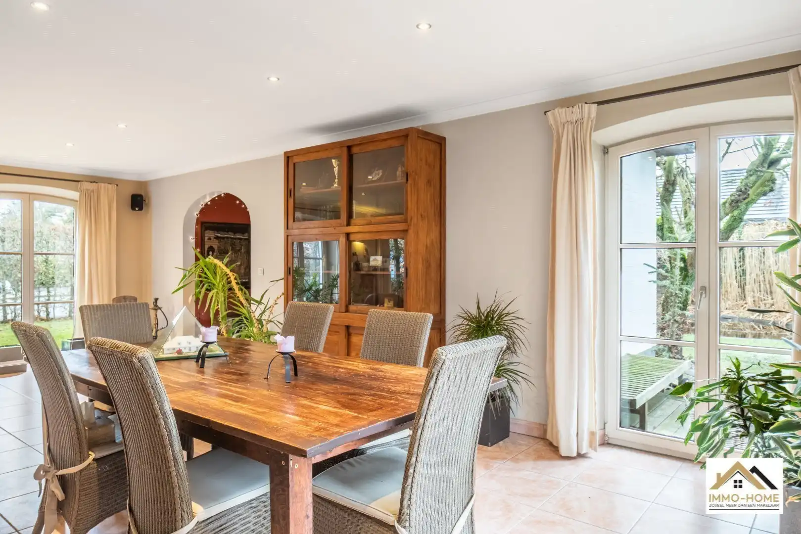 Stijlvolle en ruime villa op toplocatie te Merelbeke  foto 3