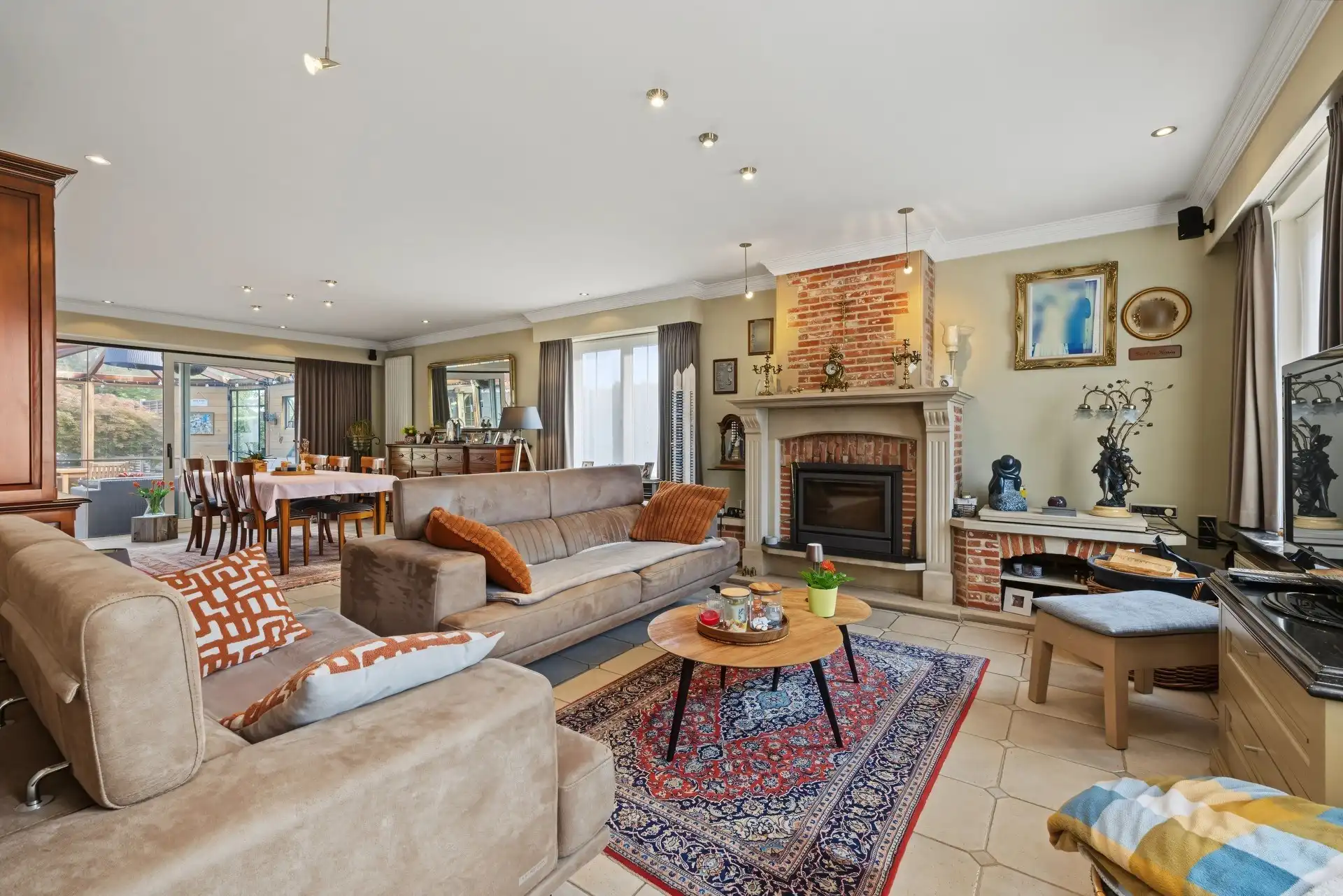 Ruime gezinswoning in klassiek landelijke stijl met aanpalende werkplaats van ca. 435m² foto 5