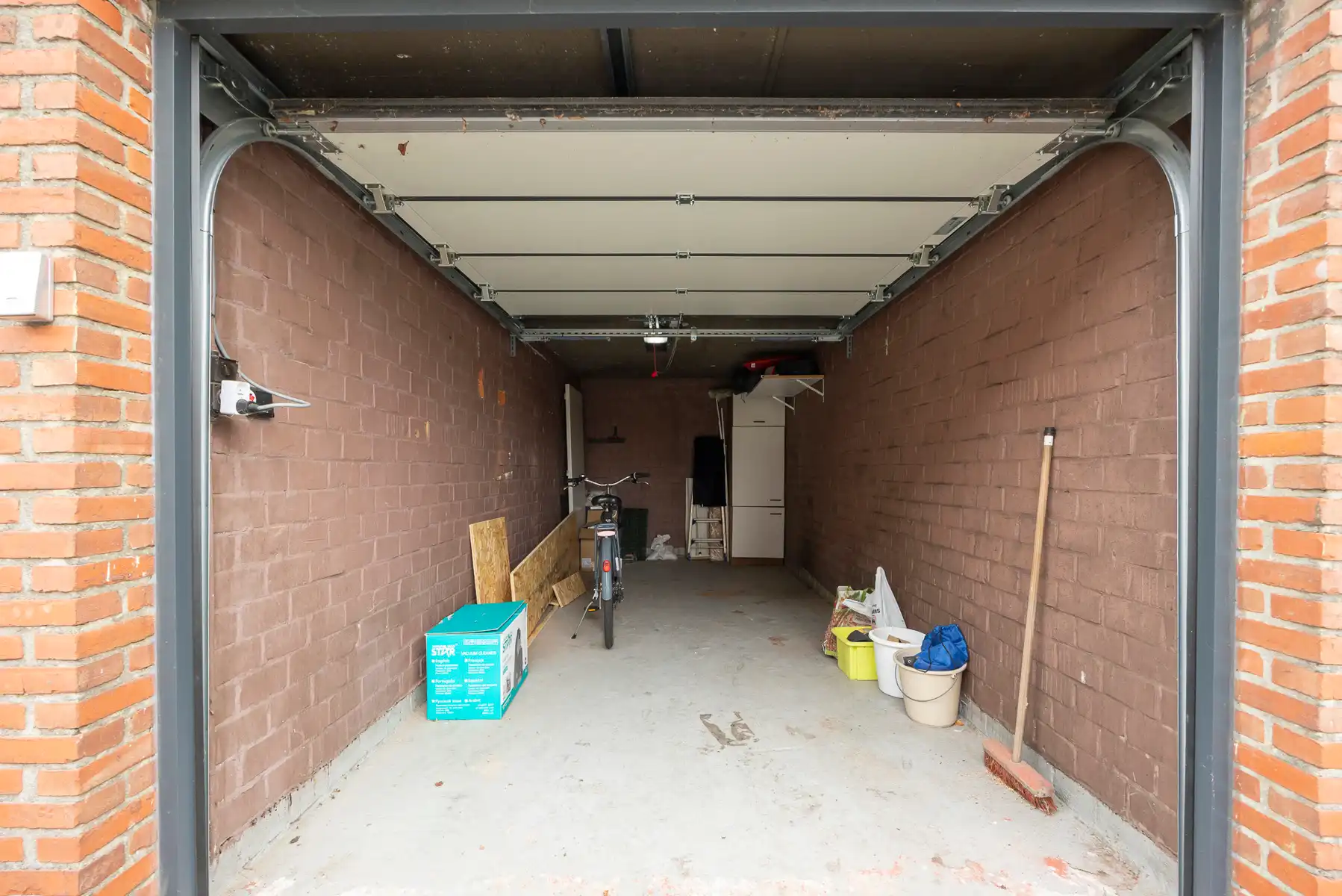 Appartement op de eerste verdieping, inclusief garage, nabij het centrum van Hoevenen! foto 14