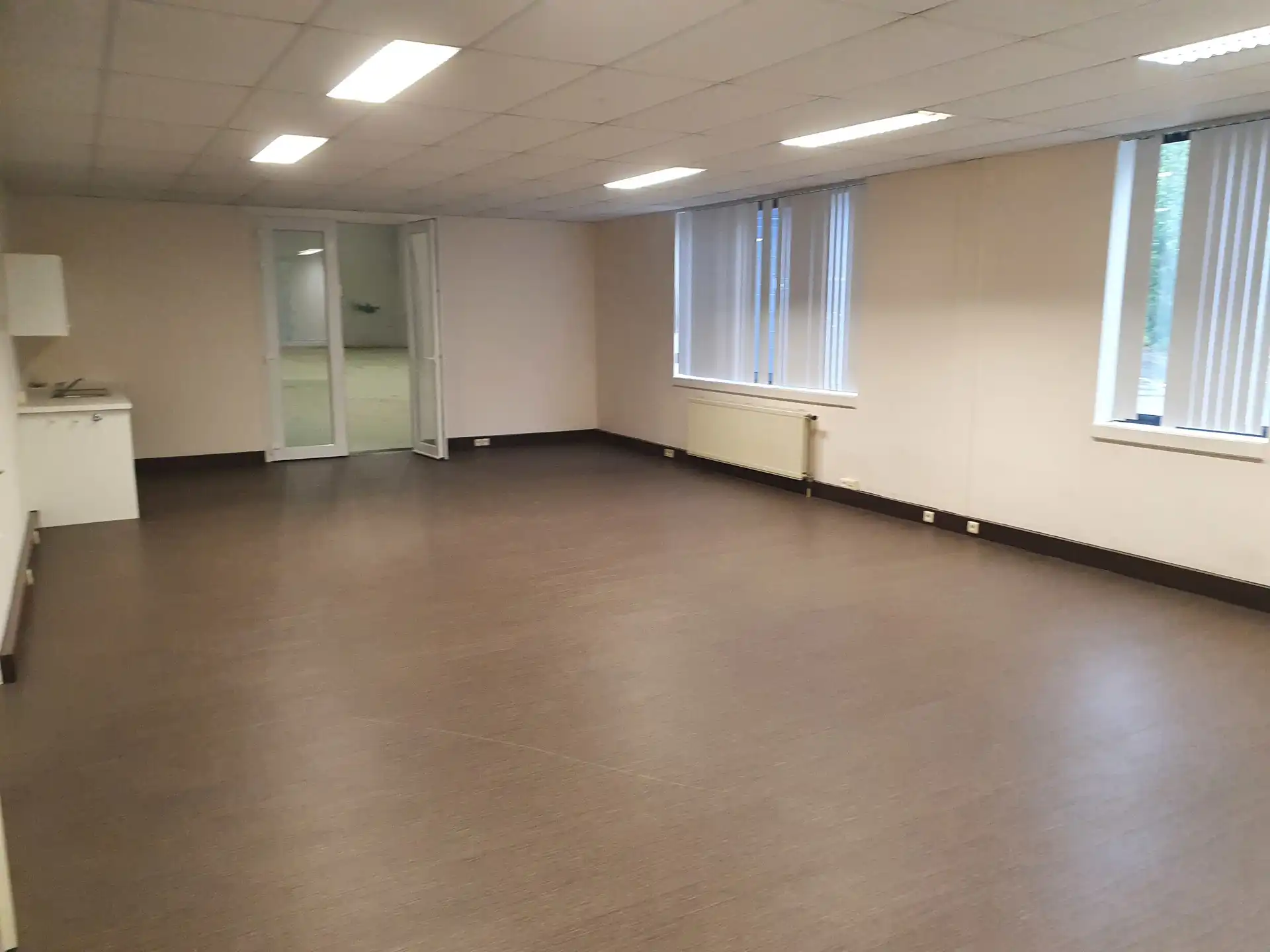 Bedrijfsunit te huur op centrale locatie in Aartselaar foto 7