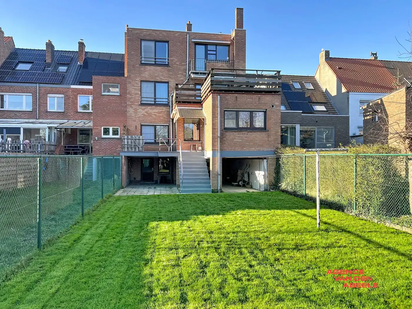 Opbrengsteigendom met 3 appartementen en 2 garages gelegen langs de Damse Vaart foto 2