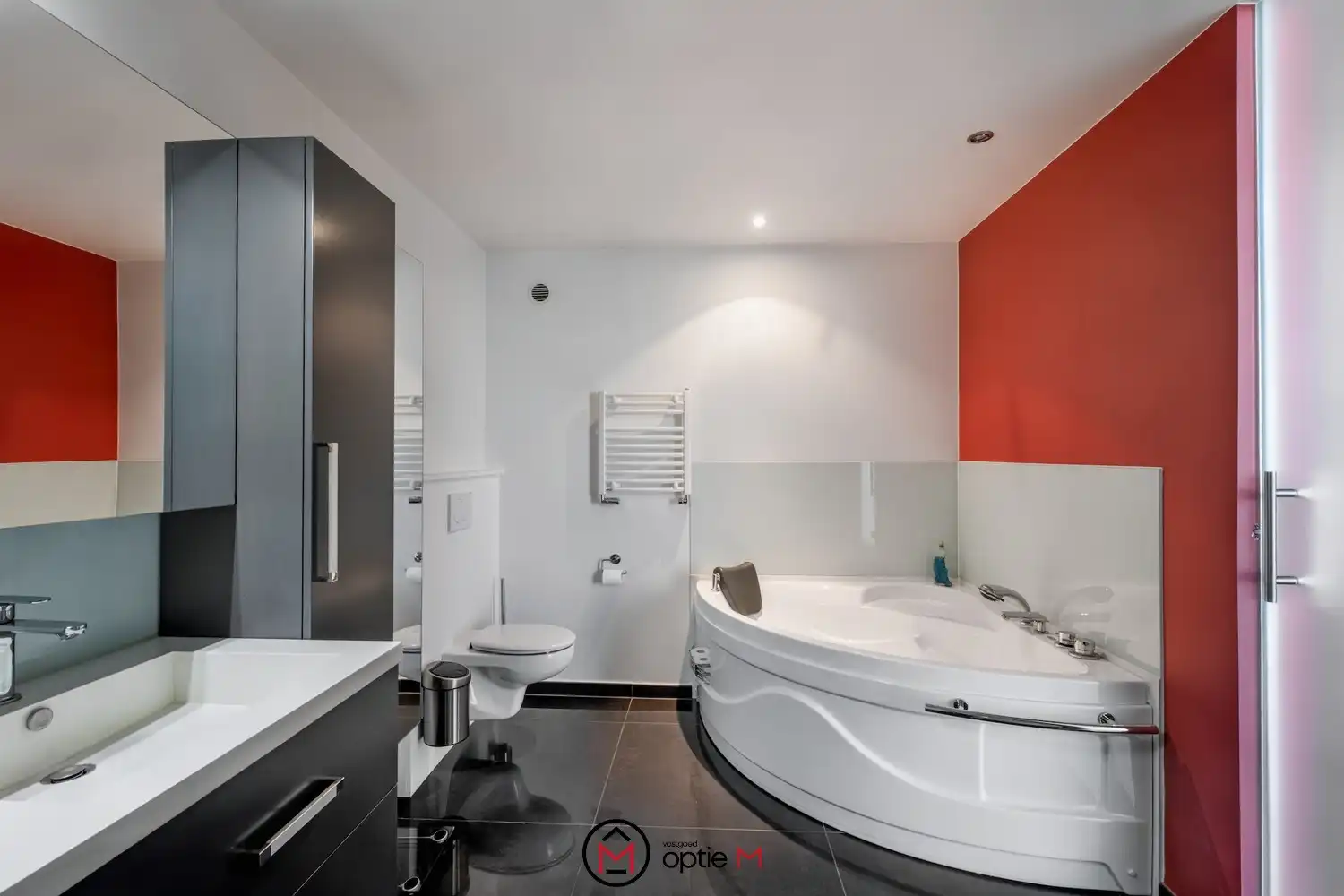 Unieke loft met 2 slaapkamers, terras en parking foto 18