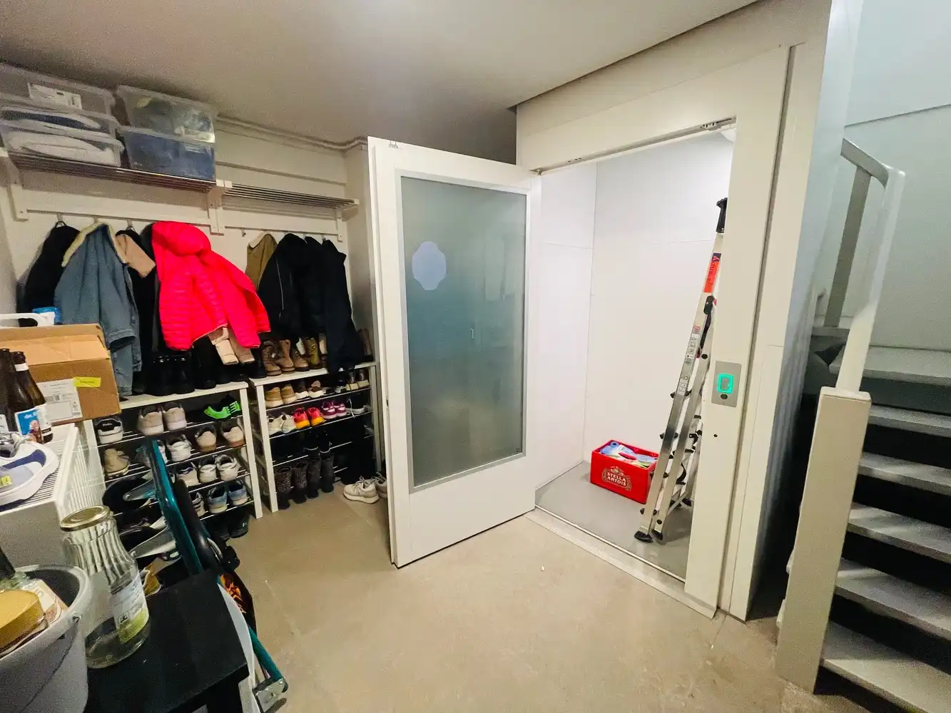 Brugge centrum, aan de Noordzandstraat, vlakbij alle winkels 'tZand  UITZONDERLIJK RUIM WOONHUIS /APPARTEMENT  MET HUISLIFT , 4 slaapkamers + bureau , living van 65m², modern ingerichte grote eet en kookkeuken Zalig wonen!  living van 65m²en zuidgericht terrasZlit terras van 65 m², volledig ingerichte eet-en kookkeuken van 34m²,  grote fietsenberging foto 18