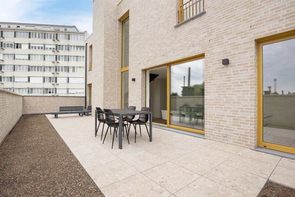 Hoogwaardig afgewerkt duplex app met ruim terras foto 2