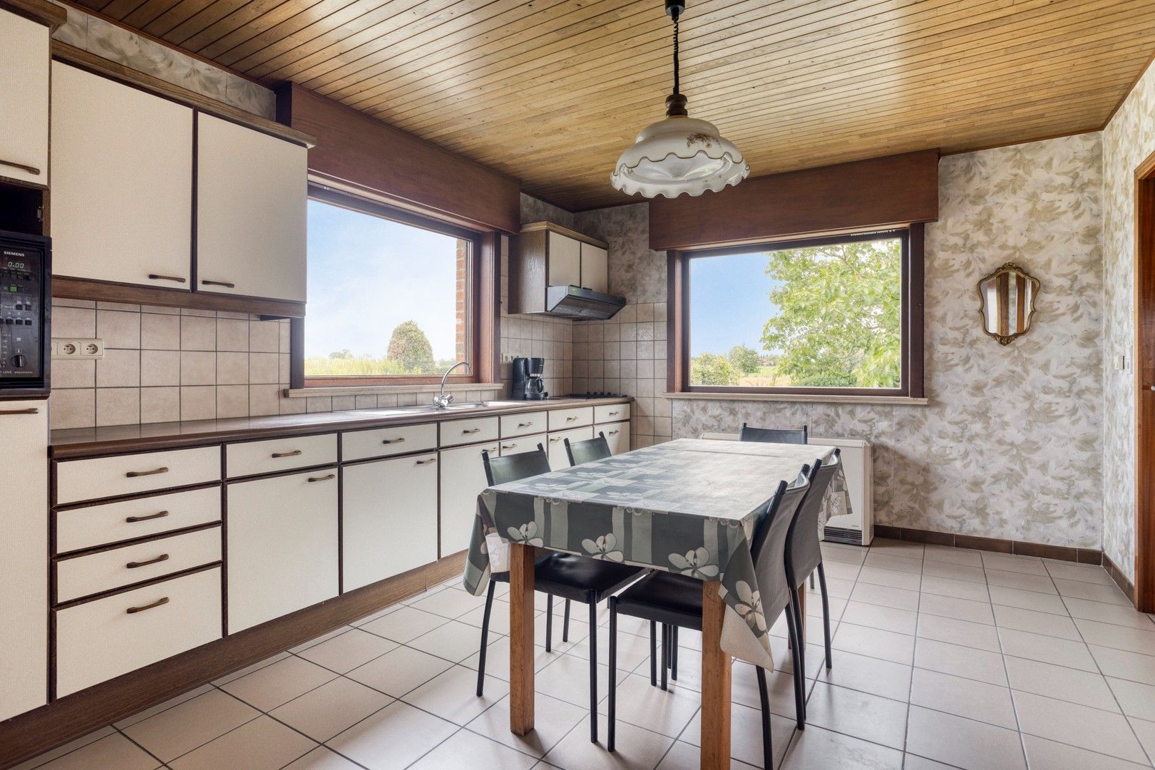 Alleenstaande woning met grote tuin en weiland op 3.846 m² foto 5