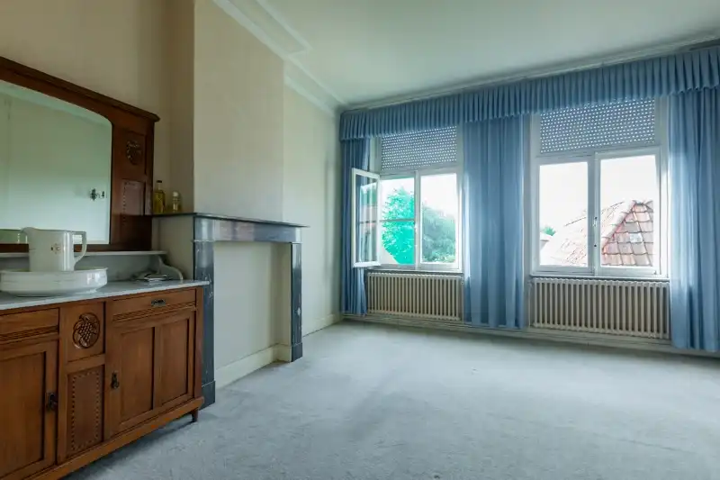Prachtige, te renoveren, authentieke burgerwoning  met 5 slaapkamers, tuin en ruime garage. foto 6
