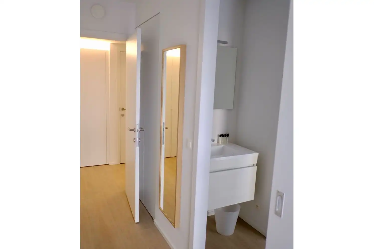 GEMEUBELD: Exclusief wonen in het hart van de Cadixwijk op Het Eilandje. foto 14