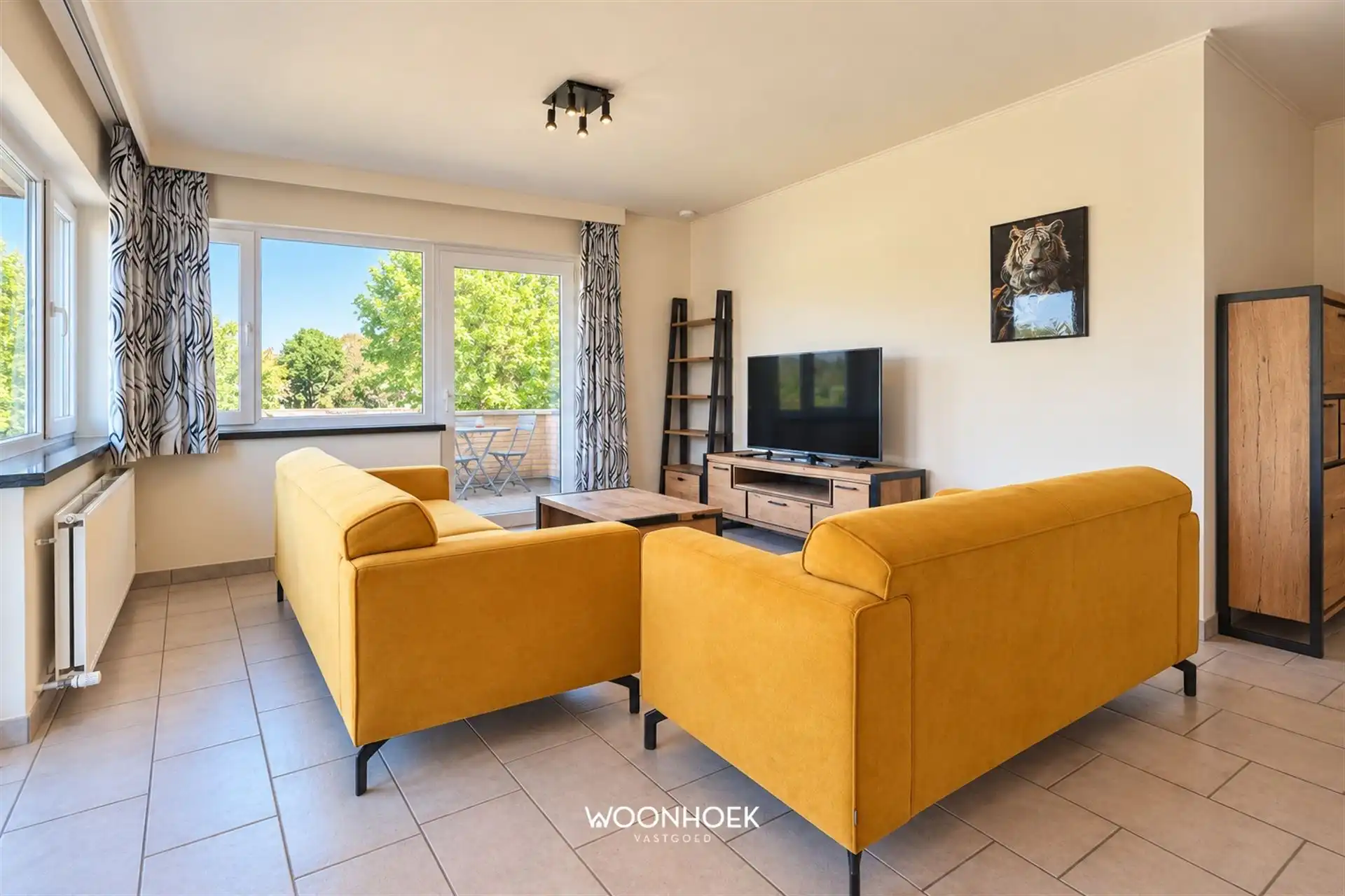 Instapklaar 2-slpk appartement met terras en staanplaats foto 3