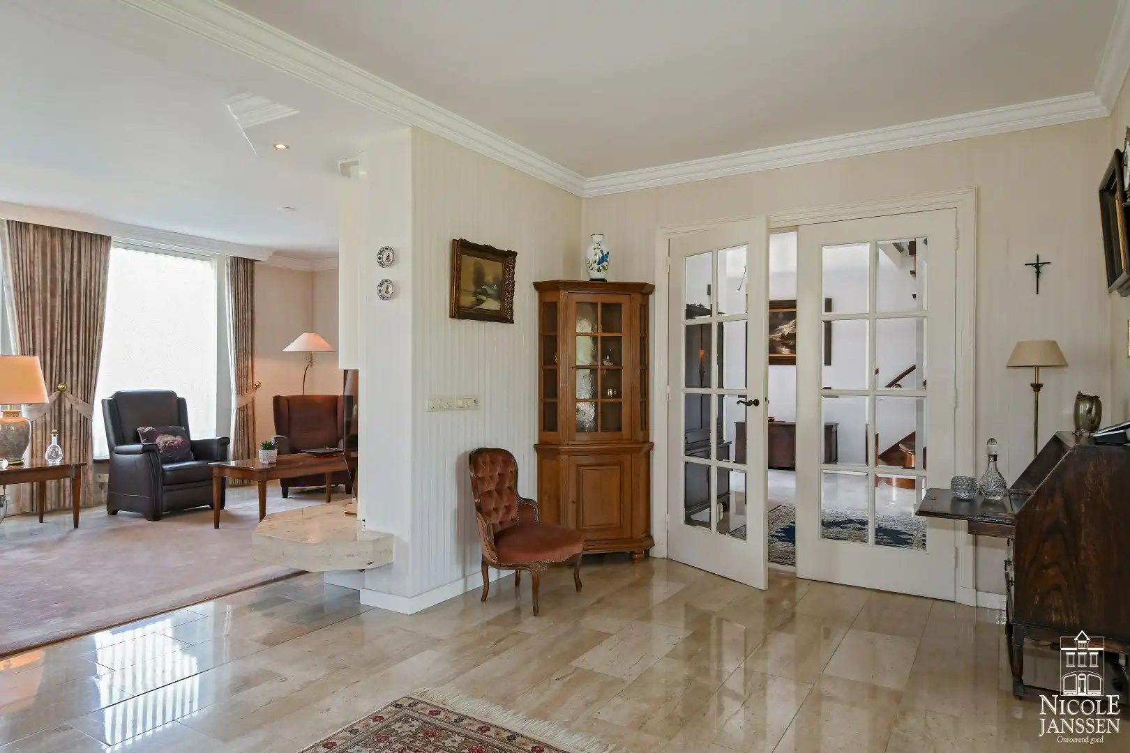 Stijlvol en ruim ingedeeld landhuis met grote tuin in het centrum foto 5