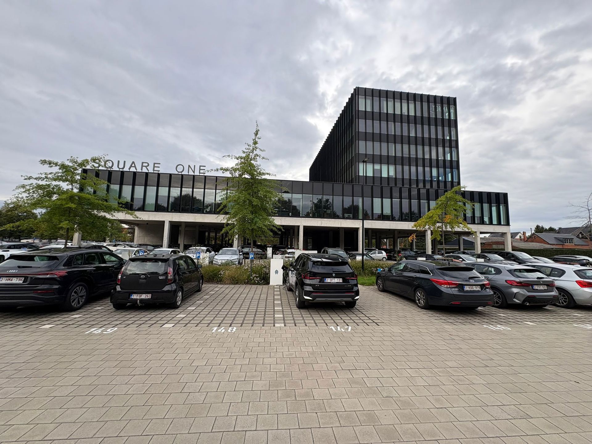 Kantoorgebouw "Square One" - kantoor 457m² te huur foto {{pictureIndex}}