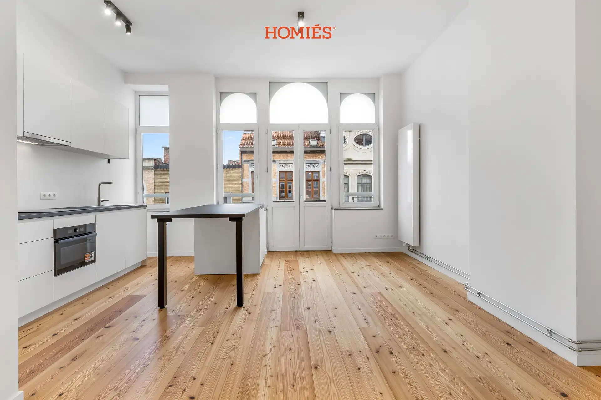 Gerenoveerd appartement met terras/balkon in historisch pand foto 3