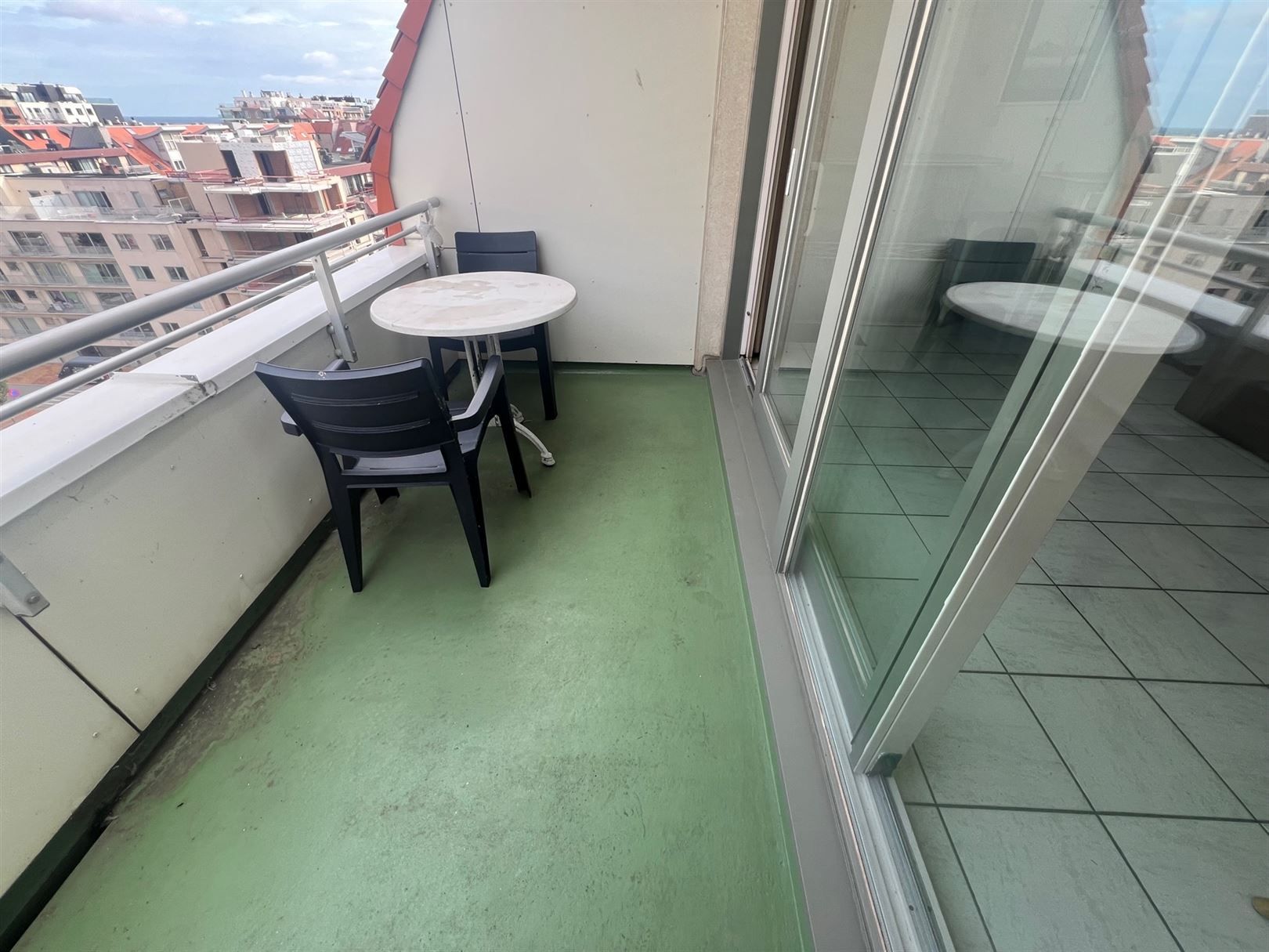 Riante dakstudio met groot terras en terrasberging foto 13