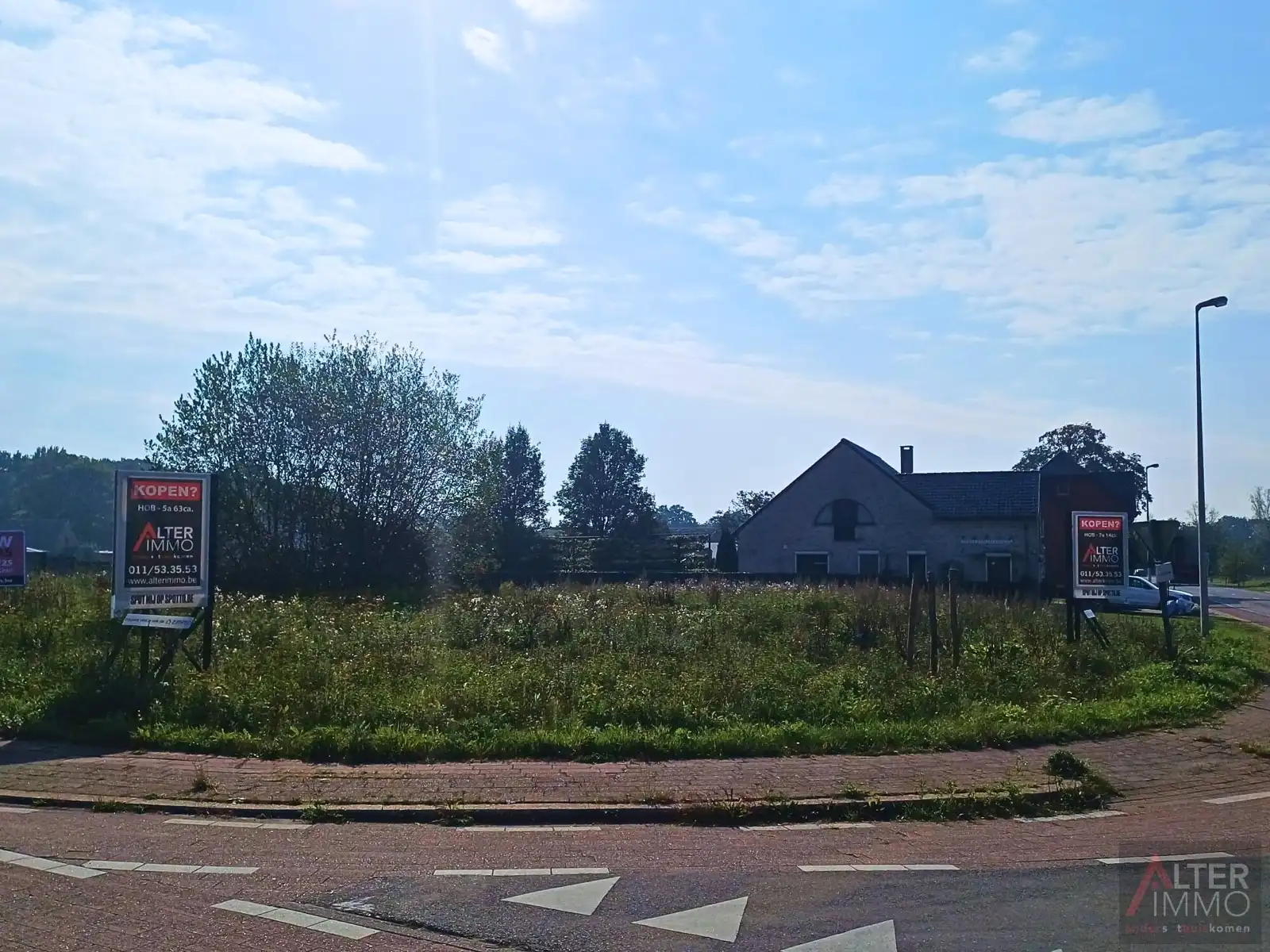 Gunstig gelegen bouwgrond van 5a 63ca voor een halfopen bebouwing. foto 3