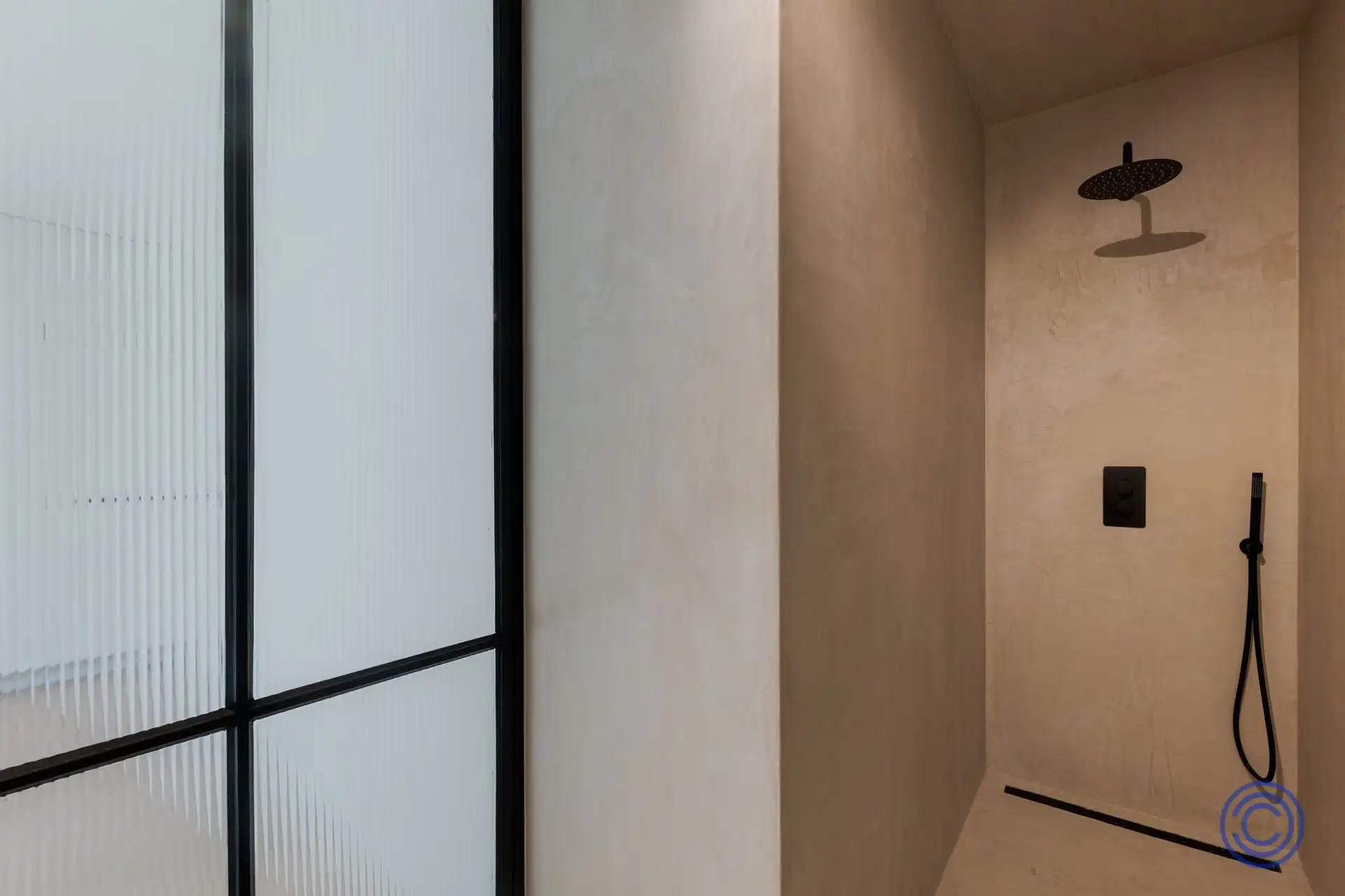 Exclusief appartement met zonneterras nabij de geliefde Marnixplaats foto 16