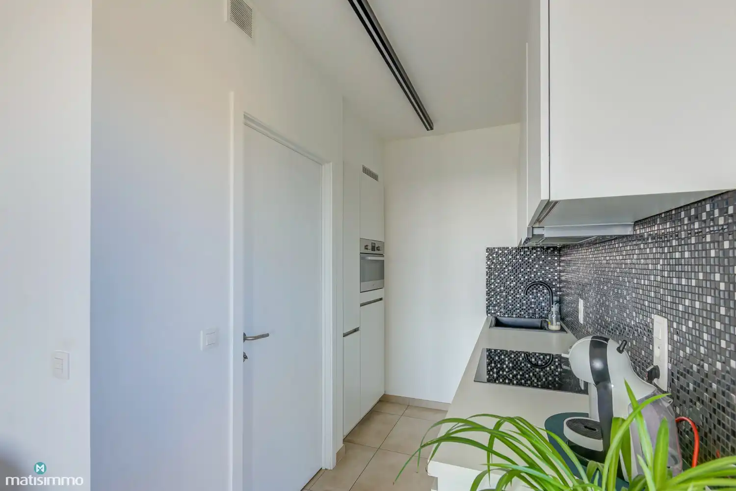 MODERN AFGEWERKT APPARTEMENT MET OVERDEKT TERRAS, KELDERBERGING EN RUIME AUTOSTAANPLAATS NABIJ HASSELT CENTRUM foto 10