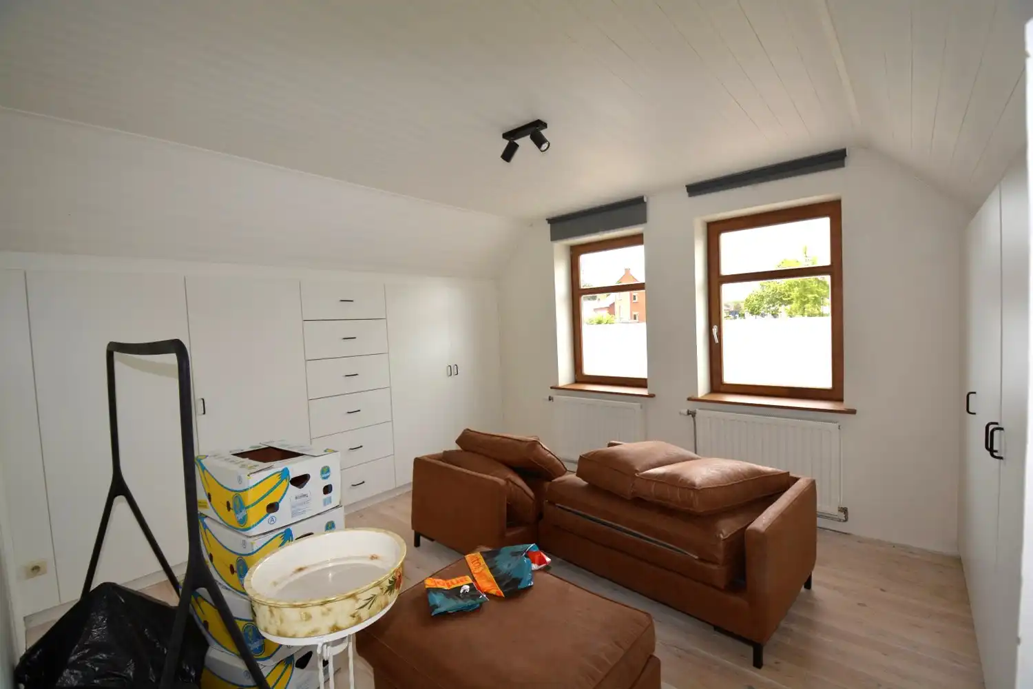 CHARMANTE WONING MET 2 SLK EN RIANTE TUIN! foto 9