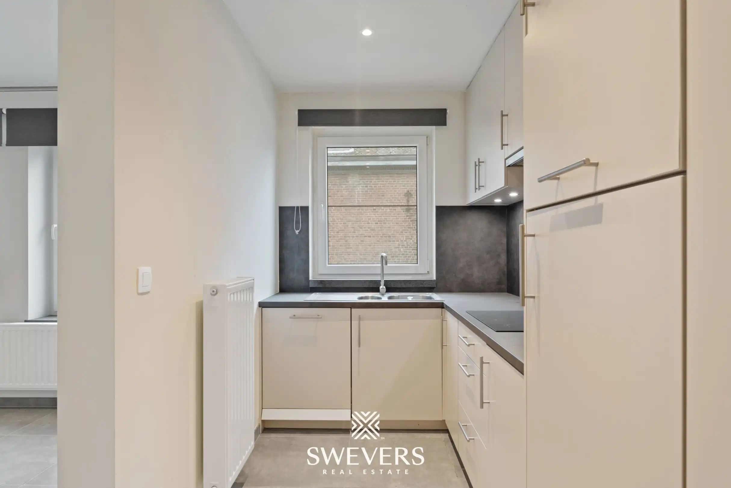 Instapklaar 2-slaapkamer appartement met autostaanplaats in hartje Tongeren   foto 7