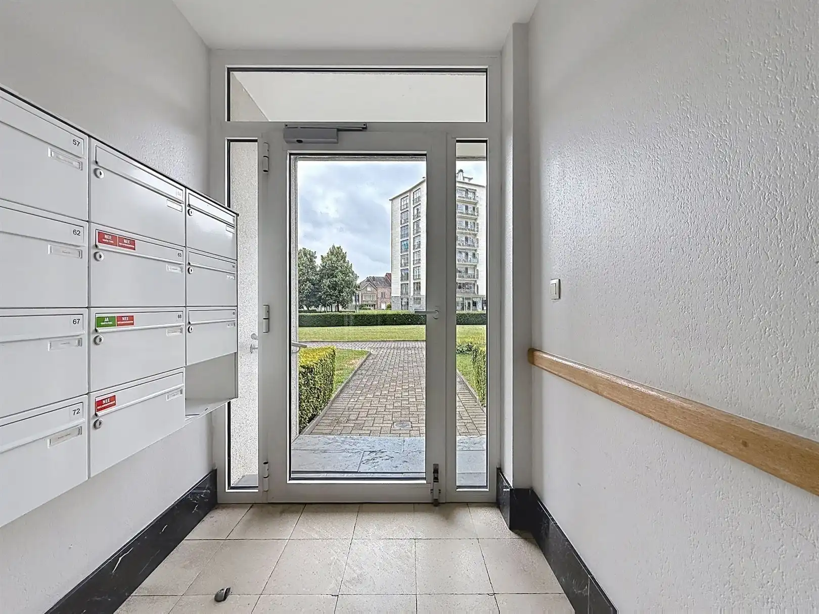 Gerenov. app met 2 slpks, 1ste V, kelder en garagebox foto 3