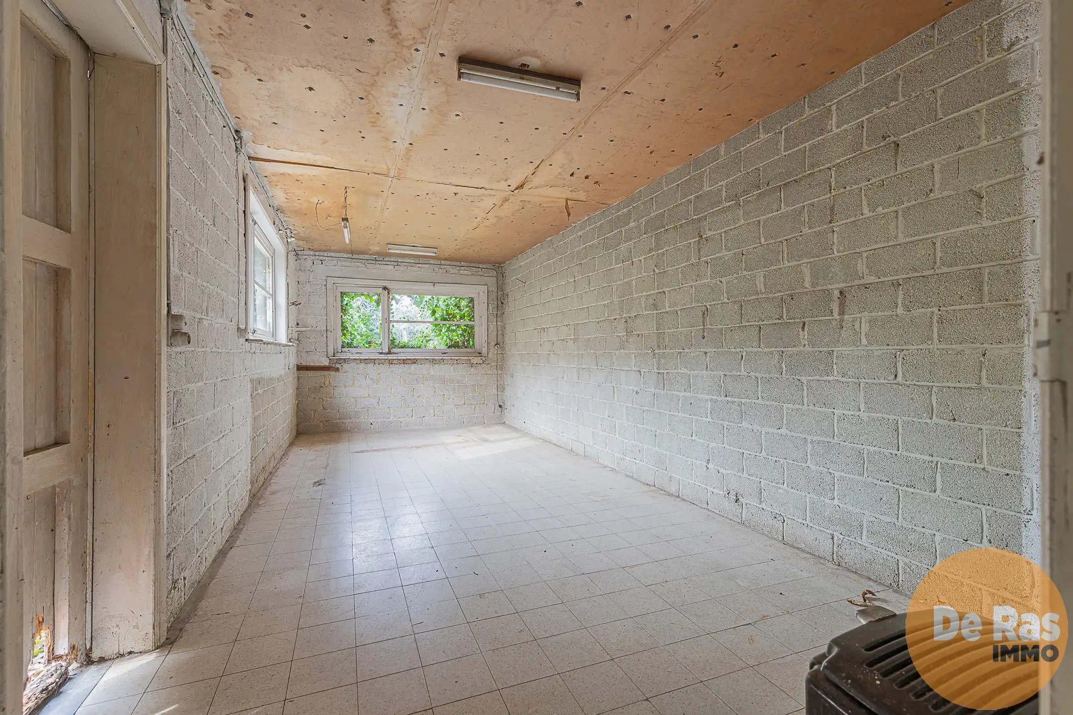 WETTEREN - Solide, te renoveren woning met 4 kamers en tuin foto 21