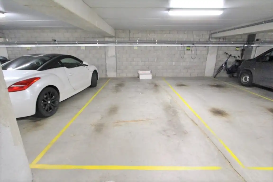 Gezellige triplex op toplocatie met 2 slaapkamers, terras en ondergrondse autostaanplaats foto 24