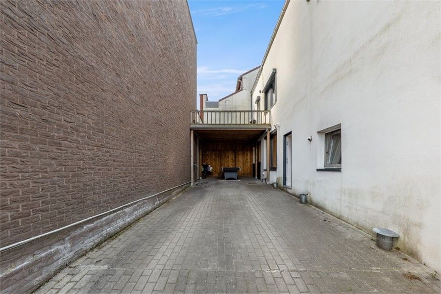 RUIME GERENOVEERDE WONING OP EEN ZEER GOEDE LOCATIE foto 35