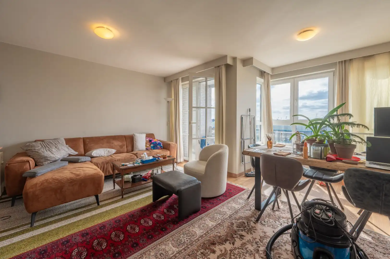 Zonnig appartement met 2 slaapkamers en terras met zicht op de jachthaven foto {{pictureIndex}}