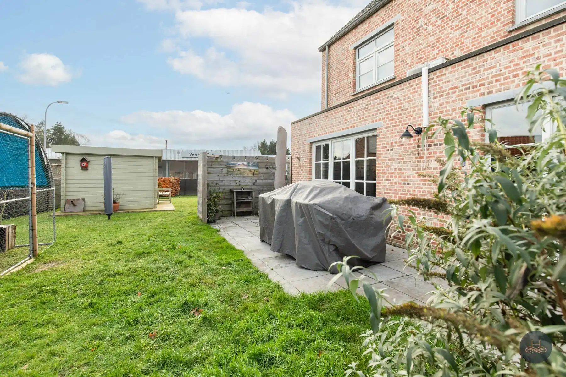 Instapklare gezinswoning met leuke tuin foto 3