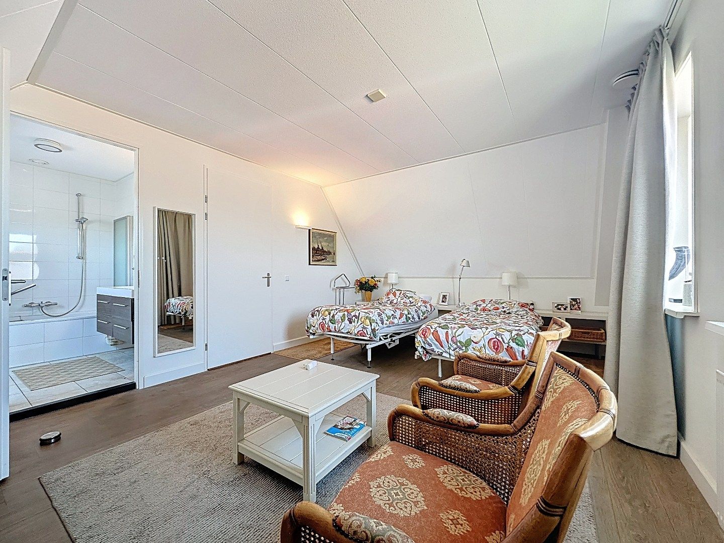 Charmante woning met verrassend veel ruimte en comfort. foto 22