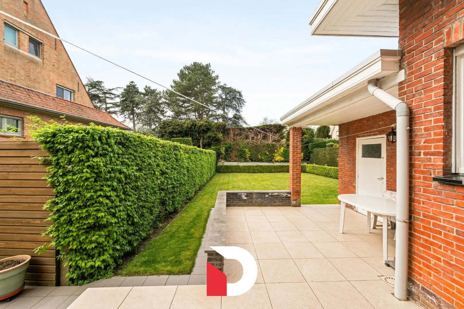 Modernistische villa met prachtige, zongerichte tuin gelegen te 'Kristus Koning'.  foto 8